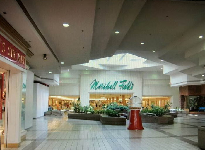 Summit Place Mall (Pontiac Mall) - Vintage Photo (newer photo)
